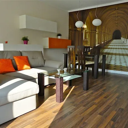 Apartament Aparts *